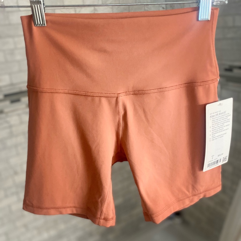 BNWT*LULULEMON HIGH RISE 6” SOLD OUT SHORTS 🍑 - Picture 2 of 6
